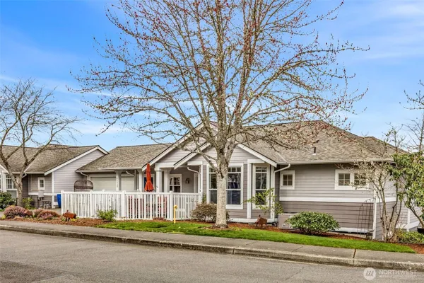 Property Slideshow image 2 of 40 | 22540 se 45th st 2650, Issaquah, WA, 98029