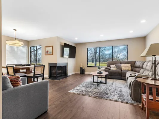 Property Slideshow image 2 of 25 | 186 shoreline rd, Barrington, IL, 60010