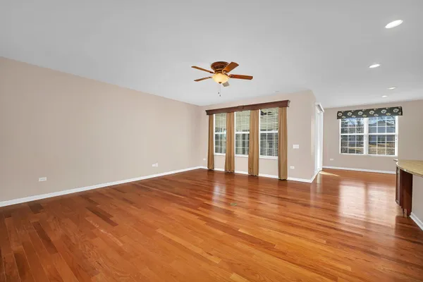 Property Slideshow image 3 of 28 | , Shorewood, IL, 60404