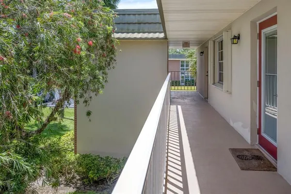 Property Slideshow image 2 of 34 | 44 vista gardens trl apt 206, Vero Beach, FL, 32962