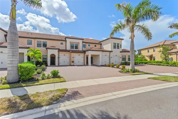 Property Slideshow image 2 of 58 | 10035 crooked creek dr unit 202, Venice, FL, 34293
