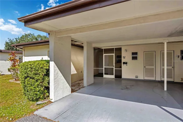 Property Slideshow image 3 of 51 | 3527 silver pine ct # 82, Sarasota, FL, 34231