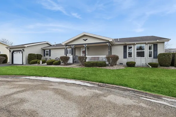 Property Slideshow image 2 of 20 | 2611 maywood ct, Grayslake, IL, 60030