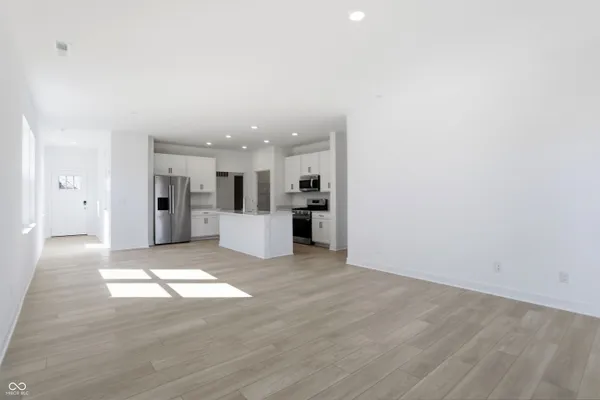 Property Slideshow image 3 of 12 | 5370 foxley park ln, Avon, IN, 46123