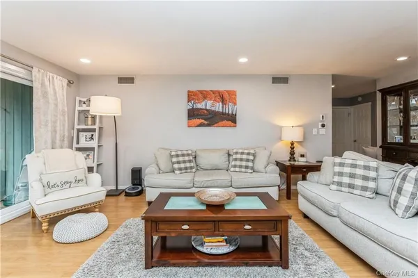 Property Slideshow image 3 of 30 | 33 heritage hls a, Somers, NY, 10589
