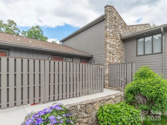 Property Slideshow image 2 of 26 | 514 crowfields ln, Asheville, NC, 28803