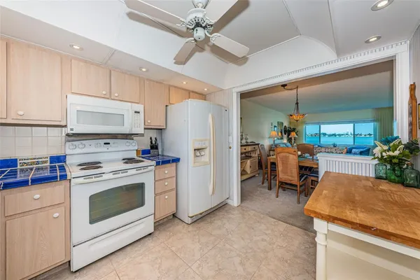 Property Slideshow image 2 of 64 | 4750 cove cir 303, St Petersburg, FL, 33708