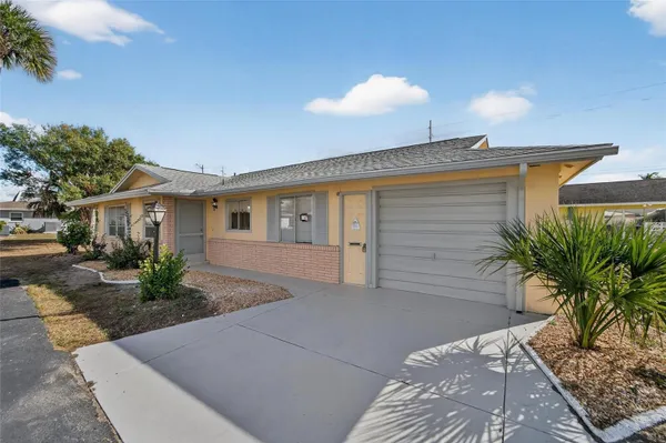 Property Slideshow image 3 of 75 | 705 churchill pl, Sun City Center, FL, 33573