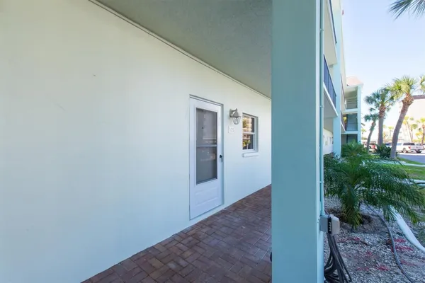Property Slideshow image 2 of 44 | 8 glencoe pl 105, Dunedin, FL, 34698