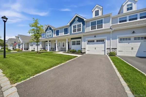 Property Slideshow image 2 of 39 | 72 farm acre cir, Brookhaven, NY, 11766