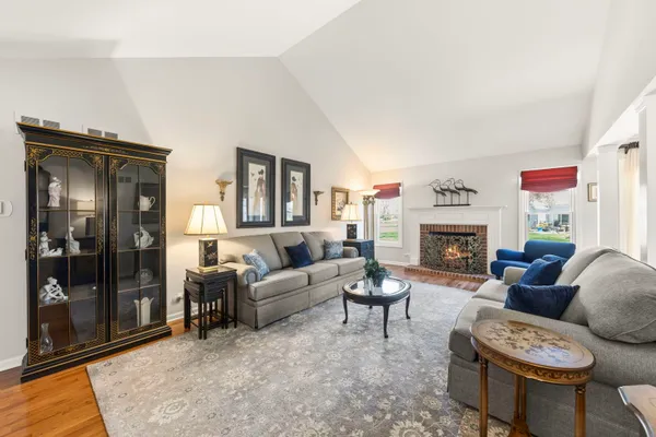 Property Slideshow image 3 of 27 | 75 country club dr, Prospect Heights, IL, 60070