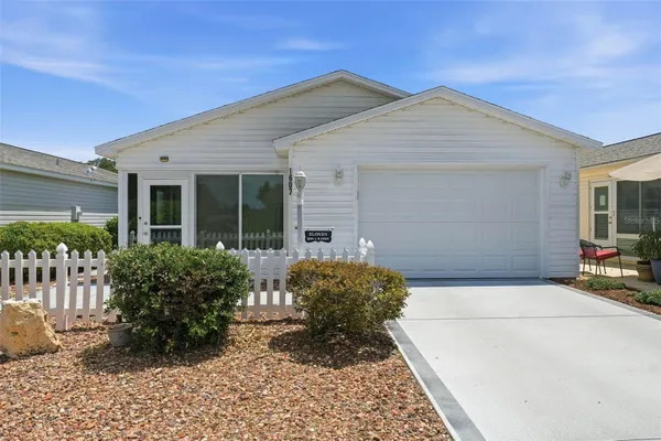 Property Slideshow image 3 of 33 | 1607 navidad st, The Villages, FL, 32162
