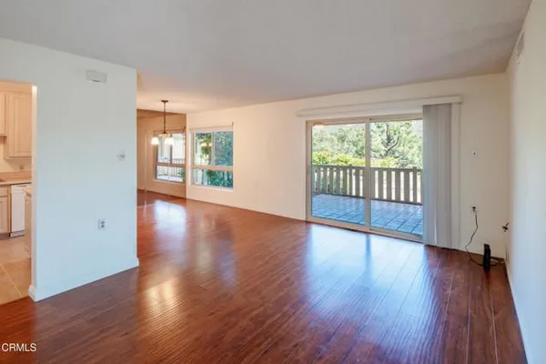 Property Slideshow image 2 of 24 | 324 chestnut hill ct 14, Thousand Oaks, CA, 91360