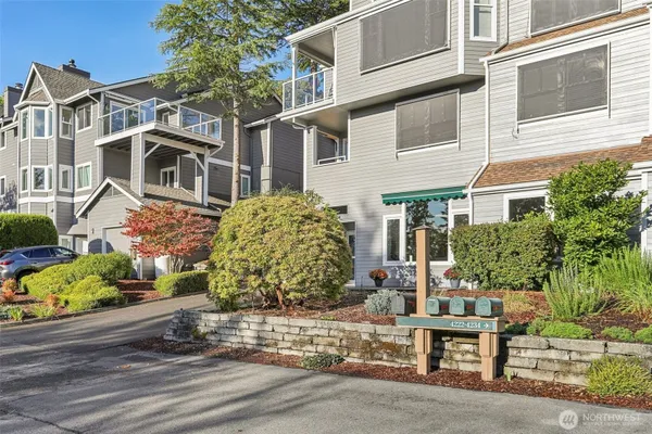 Property Slideshow image 3 of 40 | 4222 221st pl se # 1081, Issaquah, WA, 98029