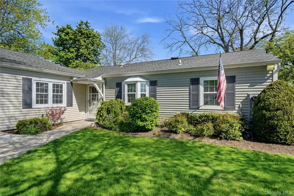 Property Slideshow image 2 of 21 | 66 harbor n, Babylon, NY, 11701