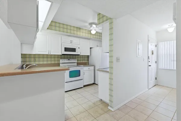 Property Slideshow image 3 of 42 | 421 cerromar ter 370, Venice, FL, 34293