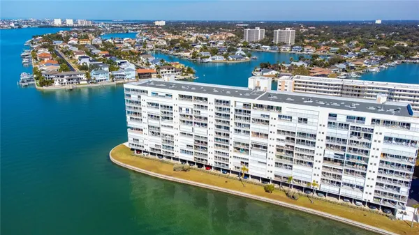 Property Slideshow image 2 of 59 | 6060 shore blvd 906, Gulfport, FL, 33707