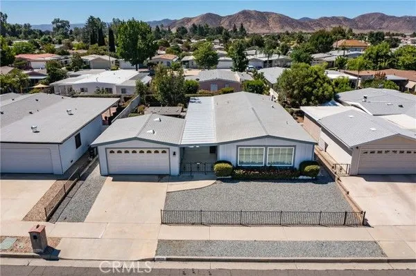 Property Slideshow image 2 of 39 | 2829 chamise way, Hemet, CA, 92545