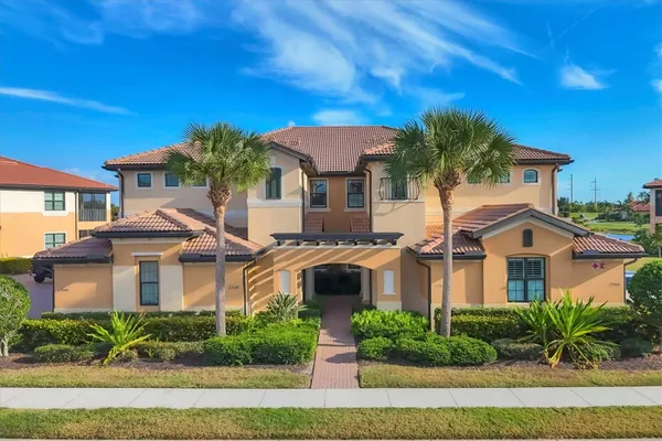 Property Slideshow image 3 of 70 | 23572 awabuki dr # 202, Venice, FL, 34293