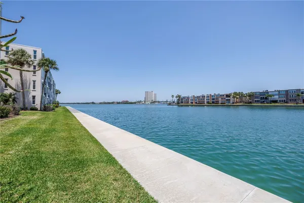 Property Slideshow image 2 of 49 | 7625 sun island dr 106, South Pasadena, FL, 33707