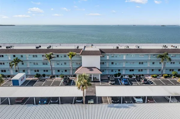 Property Slideshow image 3 of 68 | 7 dunoon pl 304, Dunedin, FL, 34698