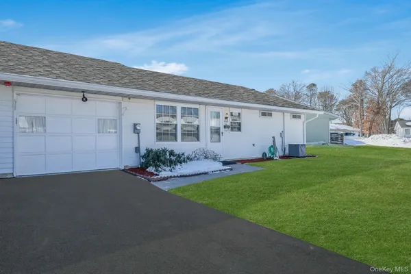 Property Slideshow image 3 of 29 | 430 falmouth ct a, Ridge, NY, 11961