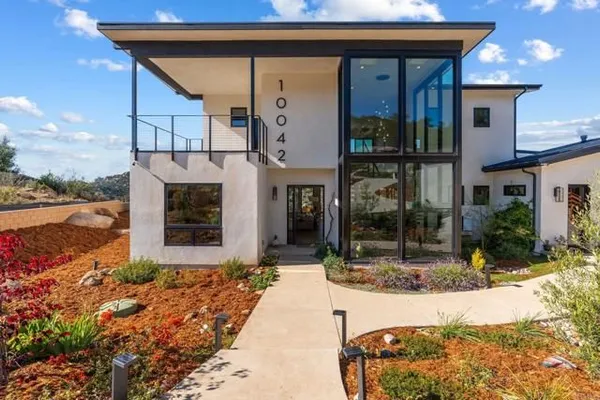 Property Slideshow image 3 of 75 | 10042 tall oak dr, Escondido, CA, 92026