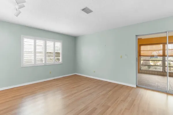 Property Slideshow image 3 of 50 | 1102 harefield cir, Sun City Center, FL, 33573