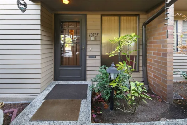 Property Slideshow image 3 of 30 | 10717 glen acres dr s # 735, Burien, WA, 98168