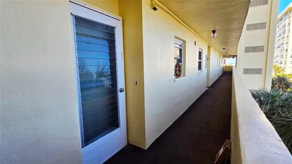 Property Slideshow image 2 of 25 | 4550 cove cir apt 406, St Petersburg, FL, 33708