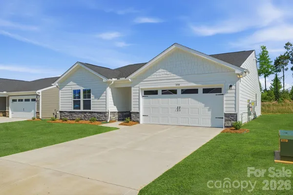 Property Slideshow image 2 of 32 | 1484 ardmore dr, Sherrills Ford, NC, 28673
