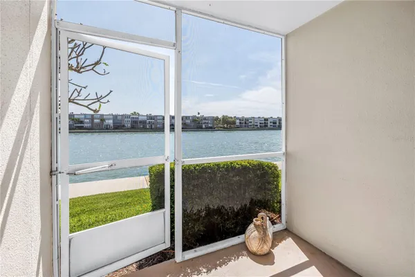 Property Slideshow image 3 of 50 | 7625 sun island dr 106, South Pasadena, FL, 33707