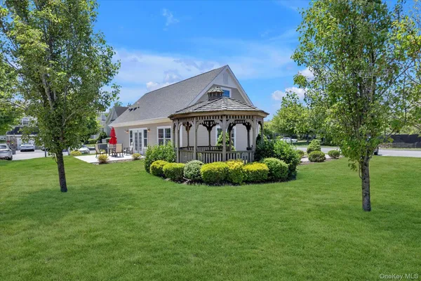 Property Slideshow image 2 of 29 | 160 christine dr, Huntington, NY, 11746