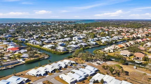 Property Slideshow image 3 of 53 | 621 fair winds dr # 621, Nokomis, FL, 34275