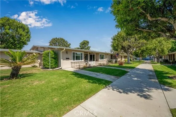 Property Slideshow image 3 of 38 | 13311 del monte dr apt 32d, Seal Beach, CA, 90740