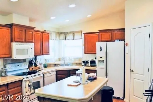 Property Slideshow image 2 of 14 | 881 montecito dr, Pahrump, NV, 89048