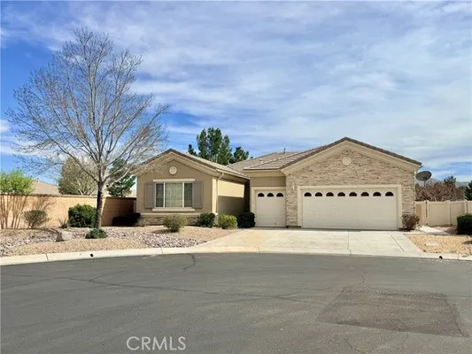 Property Slideshow image 3 of 28 | 10906 rockaway gln, Apple Valley, CA, 92308