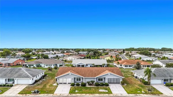 Property Slideshow image 3 of 59 | 1620 bentwood dr, Sun City Center, FL, 33573