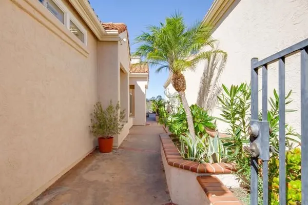 Property Slideshow image 3 of 36 | 1265 camino lorado, San Marcos, CA, 92078