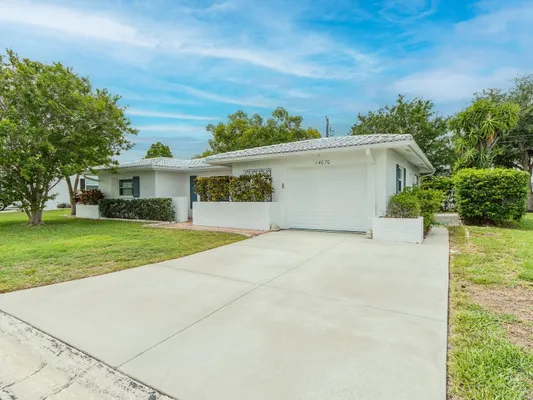 Property Slideshow image 2 of 30 | 14070 90th ave, Seminole, FL, 33776