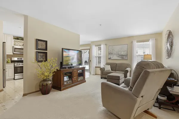 Property Slideshow image 3 of 17 | 13825 s balsam ln d, Plainfield, IL, 60544