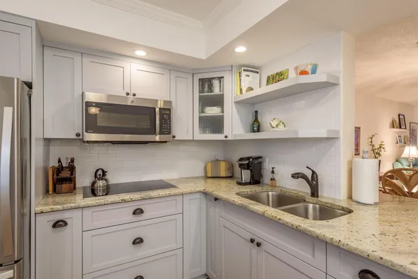 Property Slideshow image 3 of 26 | 952 virginia st 105, Dunedin, FL, 34698