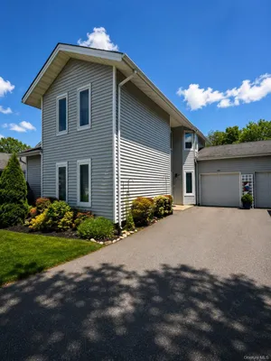 Property Slideshow image 3 of 12 | 409 elton ct, Smithtown, NY, 11780