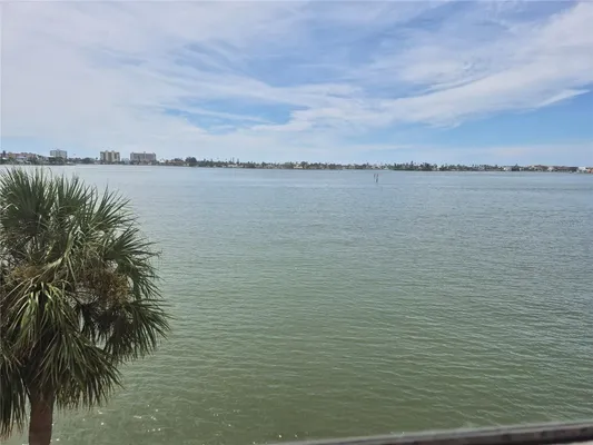 Property Slideshow image 3 of 17 | 4750 cove cir apt 304, St Petersburg, FL, 33708