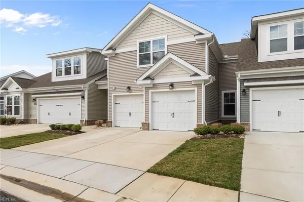 Property Slideshow image 3 of 50 | 4620 longleaf pl, Chesapeake, VA, 23321