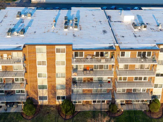 Property Slideshow image 3 of 32 | 2900 maple ave 19e, Downers Grove, IL, 60515