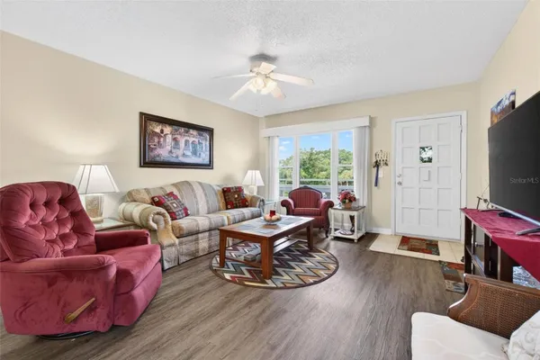 Property Slideshow image 3 of 21 | 2461 rhodesian dr 51, Clearwater, FL, 33763