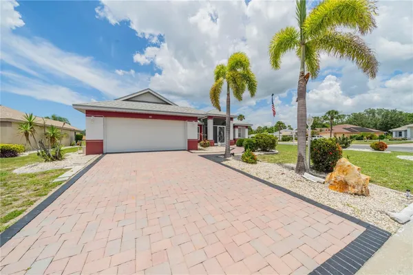 Property Slideshow image 2 of 24 | 301 caloosa palms ct, Sun City Center, FL, 33573