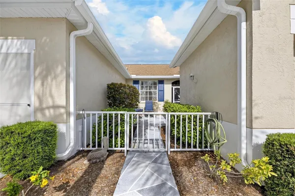Property Slideshow image 3 of 28 | 1012 radison ave 12, Sun City Center, FL, 33573