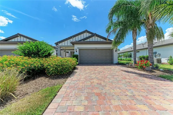 Property Slideshow image 2 of 60 | 7018 holbrook cv, Bradenton, FL, 34202